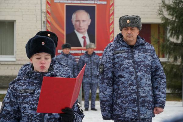 В Ульяновске в канун Дня конституции молодые росгвардейцы поклялились на верность Отечеству