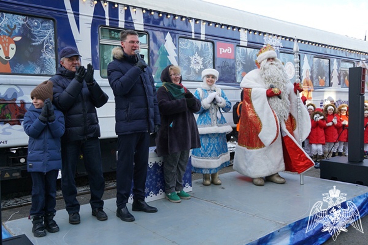 Ульяновские росгвардейцы встретили поезд Деда Мороза 