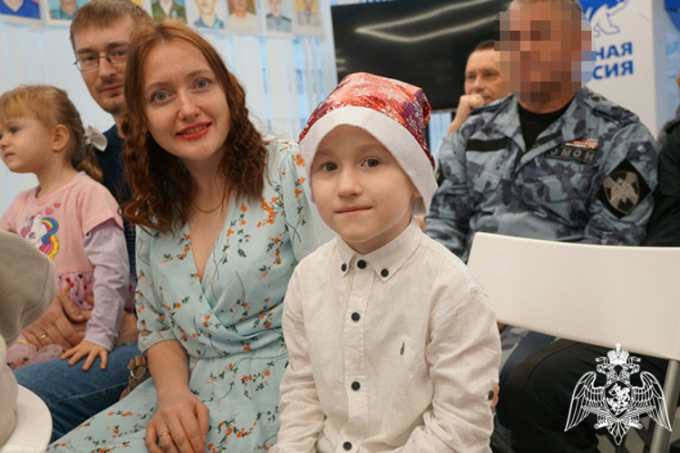 «Елка желаний»: росгвардейцы исполнили мечты детей в Ульяновске