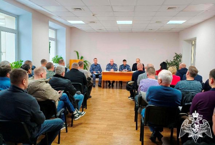 Безопасность в новогодние праздники: в Ульяновске представители Росгвардии и ЧОП провели рабочее совещание
