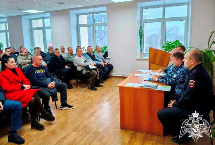 Безопасность в новогодние праздники: в Ульяновске представители Росгвардии и ЧОП провели рабочее совещание