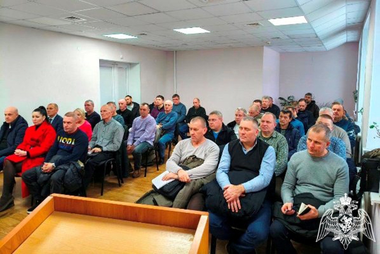 Безопасность в новогодние праздники: в Ульяновске представители Росгвардии и ЧОП провели рабочее совещание
