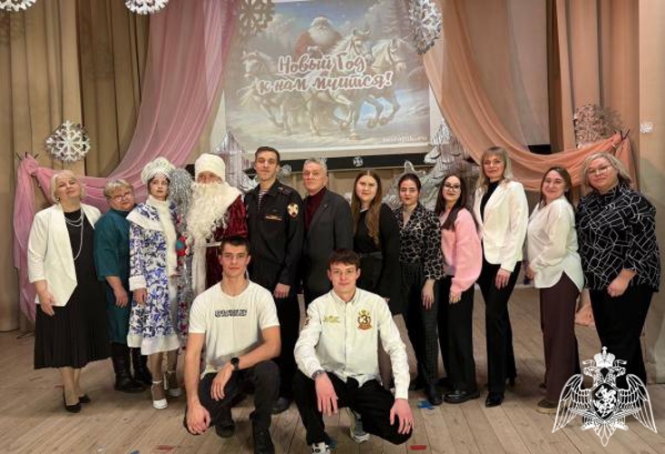Руководство карсунского техникума поблагодарило росгвардейца за военно-патриотическое воспитание молодежи