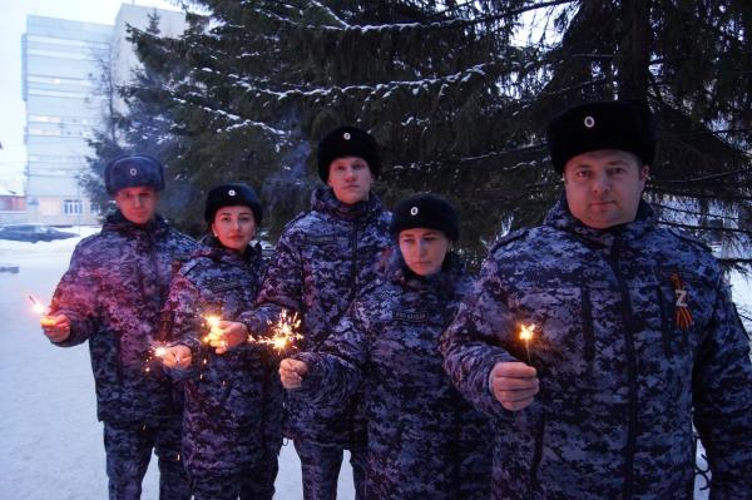В Ульяновске сотрудники Росгвардии зажгли «Искру надежды»