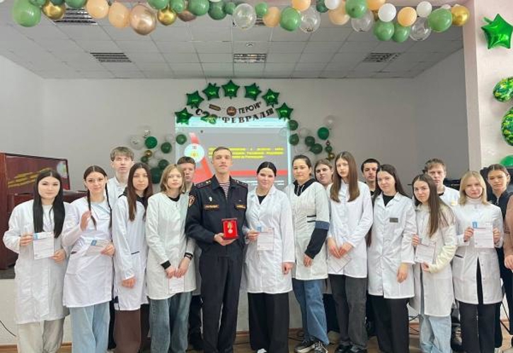 «Диалоги с Героями»: сотрудник Росгвардии провел встречу со студентами ульяновского техникума
