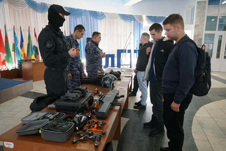 Ульяновские росгвардейцы провели урок мужества для студентов Политеха
