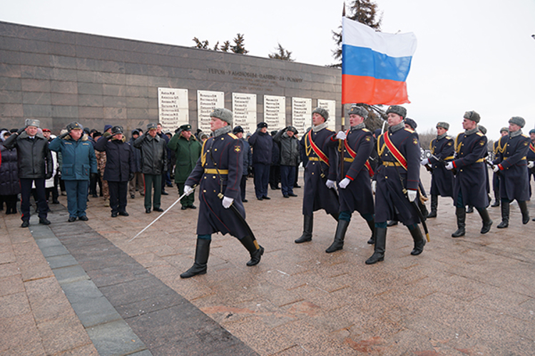 Ульяновские росгвардейцы почтили память героев в День защитника Отечества