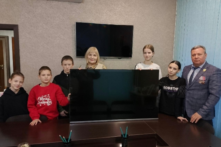 В Ульяновске ветераны Росгвардии подарили детскому дому ценный подарок 