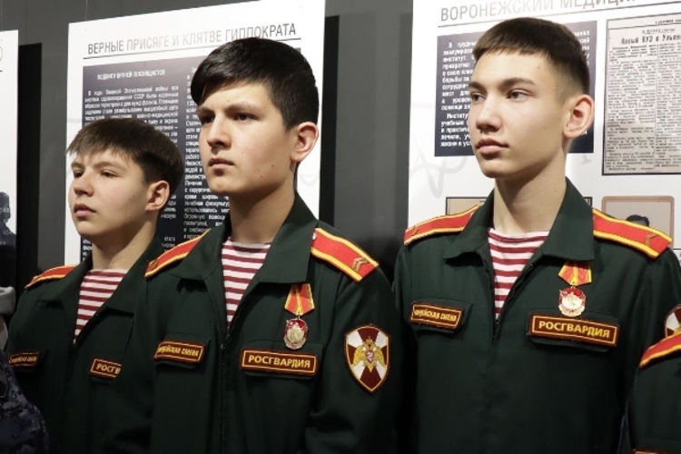 Ульяновские воспитанники «Гвардейской смены» посетили открытие выставки о военной медицине  