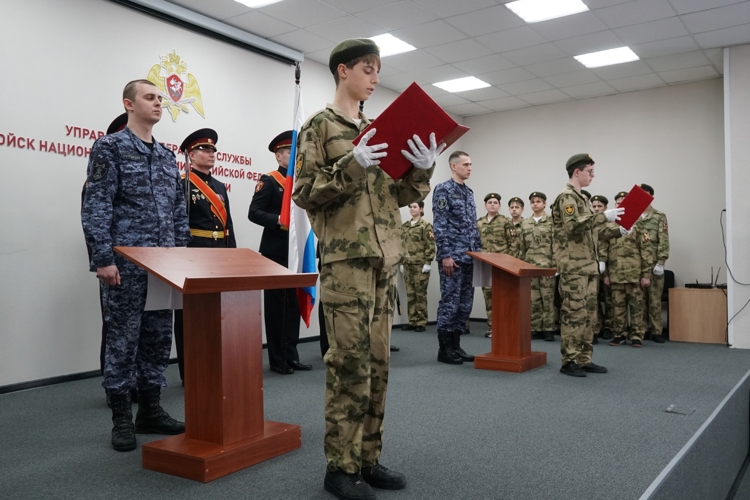Присягнули на верность: сотрудники Росгвардии и воспитанники «Гвардейской смены» дали клятву Родине