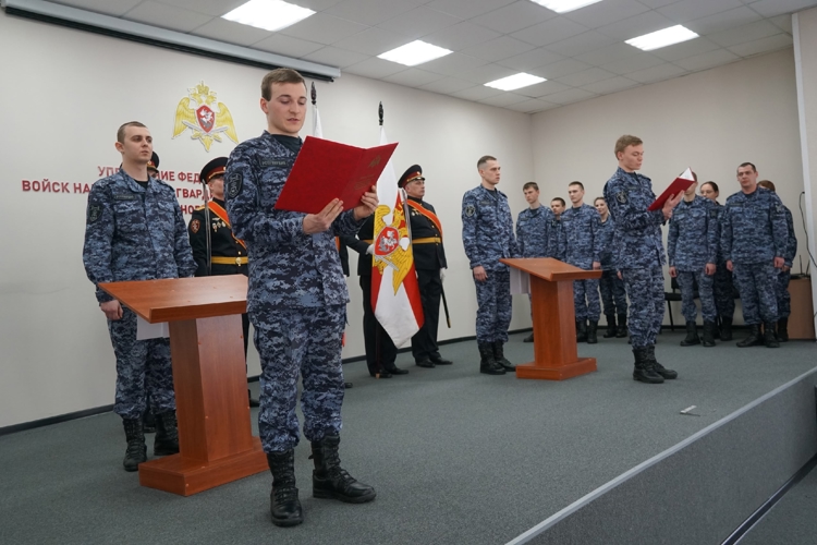 Присягнули на верность: сотрудники Росгвардии и воспитанники «Гвардейской смены» дали клятву Родине