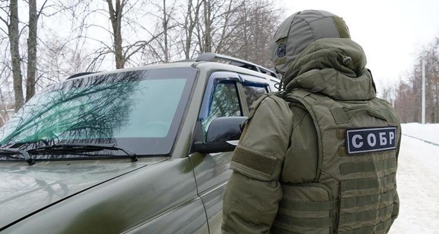Сотрудники СОБР «Пламя» оказали содействие при задержании подозреваемых в реализации контрафактного алкоголя и табачных изделий в Ульяновской области