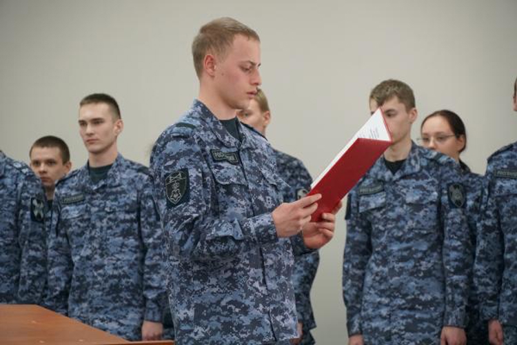 Присягнули на верность: сотрудники Росгвардии и воспитанники «Гвардейской смены» дали клятву Родине