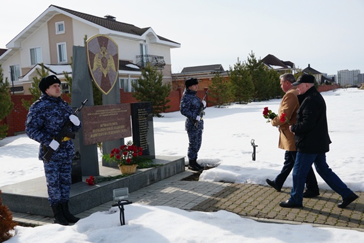 В день войск национальной гвардии ульяновские росгвардейцы почтили память павших героев правопорядка 