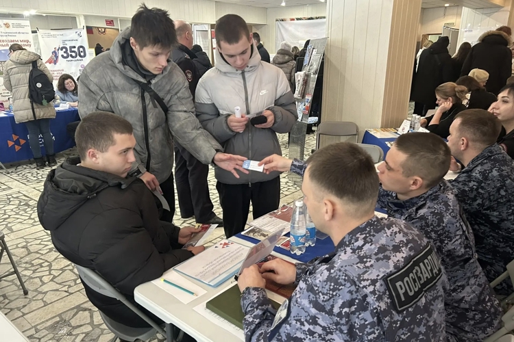 Ульяновские росгвардейцы приняли участие в городской ярмарке вакансий