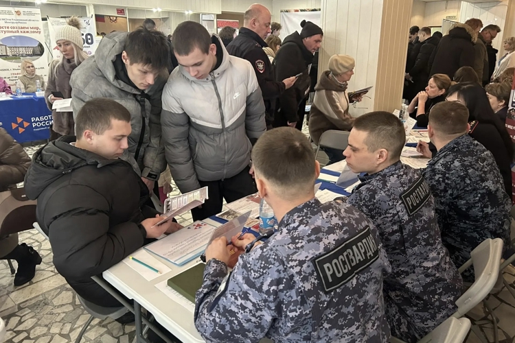 Ульяновские росгвардейцы приняли участие в городской ярмарке вакансий  