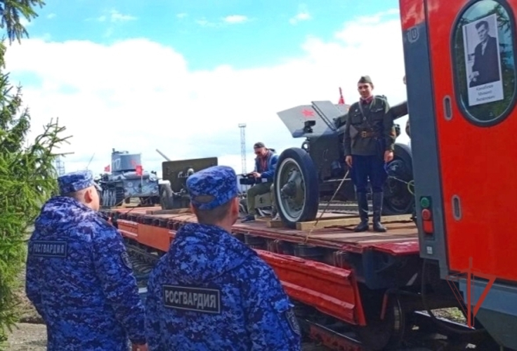 В Ульяновской области сотрудники Росгвардии обеспечили безопасность во время прибытия легендарного состава «Паровоз Победы»