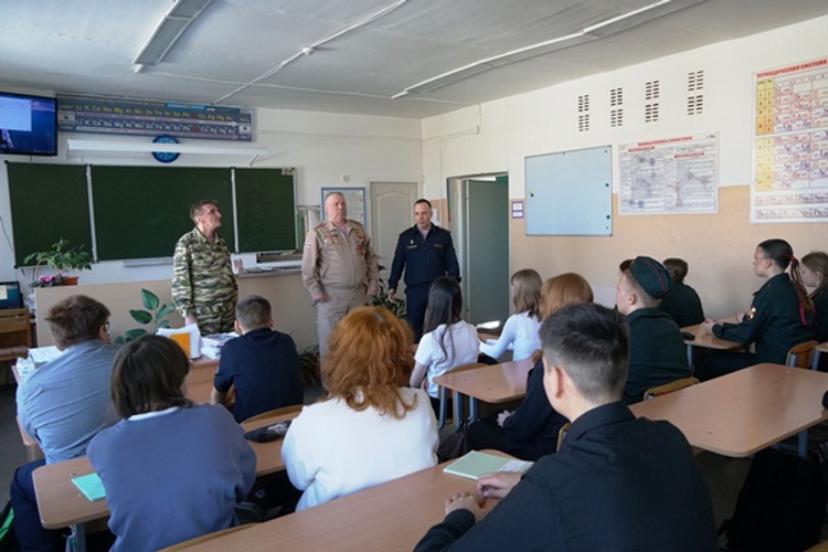 В Ульяновске ветеран Росгвардии рассказал школьникам о ликвидации последствий Чернобыльской аварии