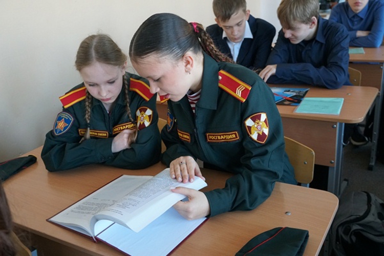 В Ульяновске ветеран Росгвардии рассказал школьникам о ликвидации последствий Чернобыльской аварии