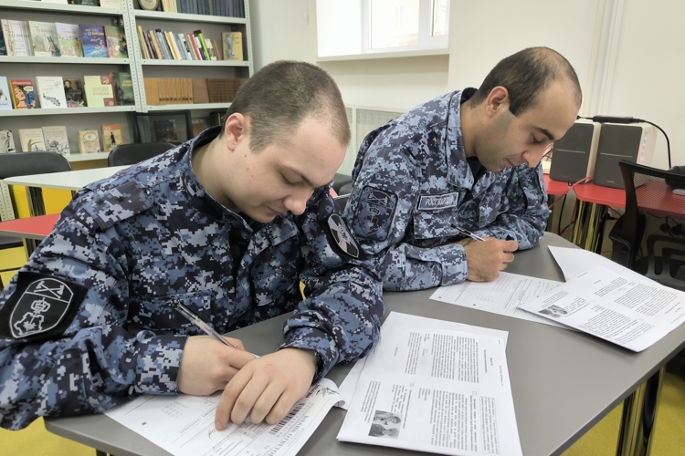 Ульяновские росгвардейцы традиционно присоединились к международной просветительской акции «Диктант Победы»