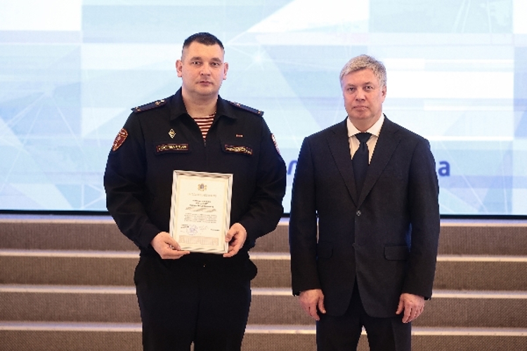 В Ульяновске губернатор наградил росгвардейцев-ликвидаторов последствий аварии с пассажирским поездом