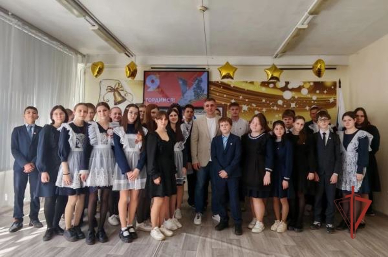 Уроки фронтовых лет: в канун празднования Дня Победы ветеран Росгвардии рассказал школьникам о легендарных «Ночных ведьмах»