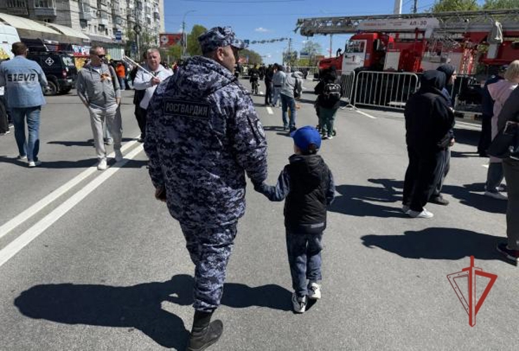 В Ульяновске в День Победы росгвардейцы помогли разыскать потерявшегося ребенка