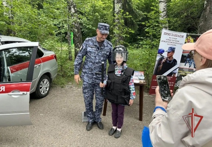 В Ульяновске сотрудники Росгвардии организовали профориентационную  на национальном празднике