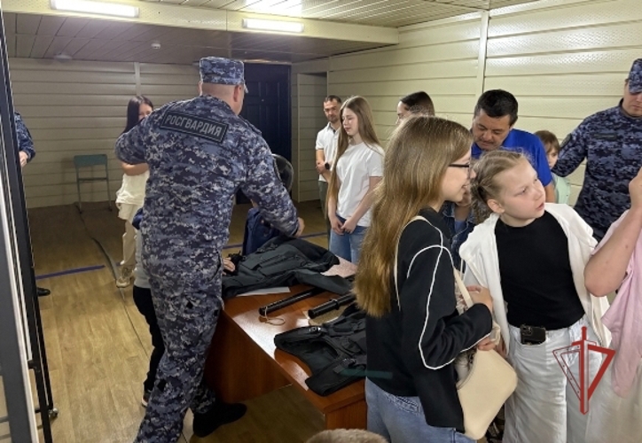 Ульяновские росгвардейцы провели урок мужества в начале летних каникул
