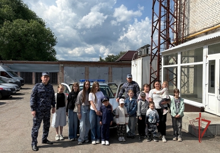 Ульяновские росгвардейцы провели урок мужества в начале летних каникул