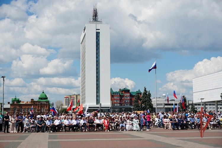 В День России начальник Управления Росгвардии по Ульяновской области принял участие в торжественной церемонии поднятия флага