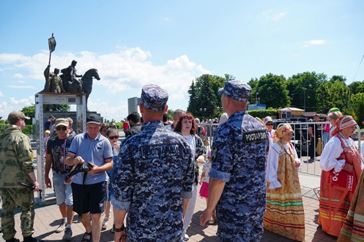 Ульяновские росгвардейцы обеспечили общественную безопасность на День России