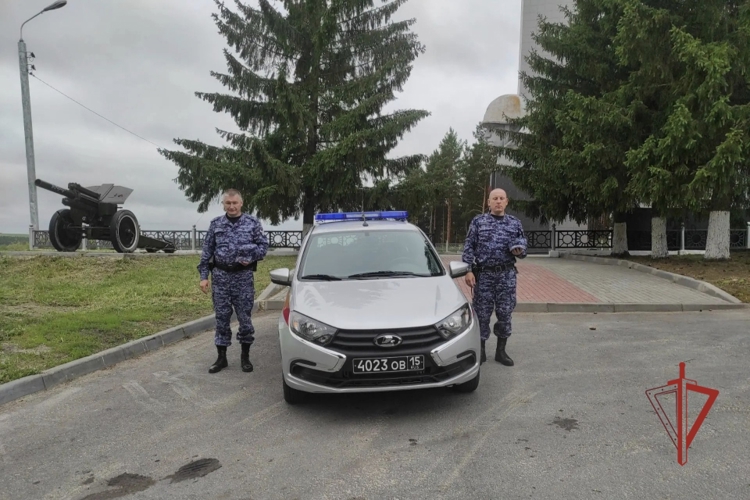 В Ульяновске сотрудники Росгвардии присоединились к общероссийской минуте молчания
