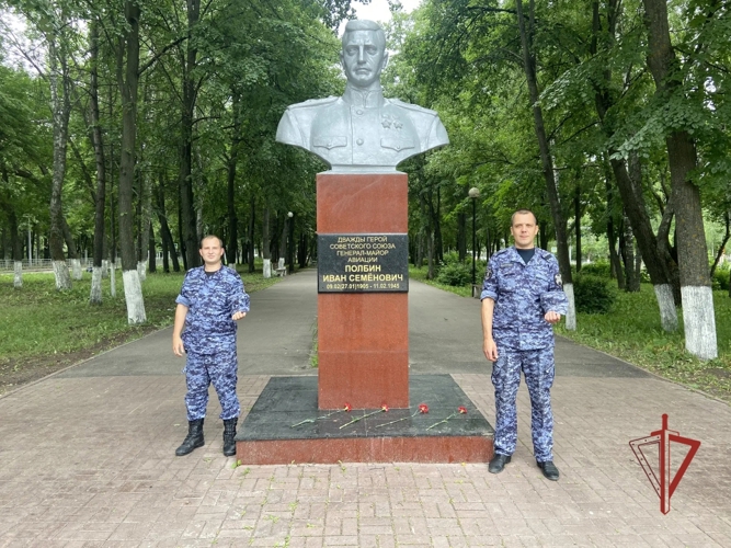 В Ульяновске сотрудники Росгвардии присоединились к общероссийской минуте молчания