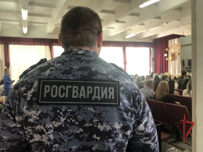 В Ульяновске сотрудники Росгвардии обеспечивают безопасность во время проведения выпускных вечеров
