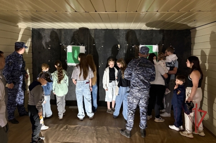 Ульяновские росгвардейцы провели урок мужества в начале летних каникул