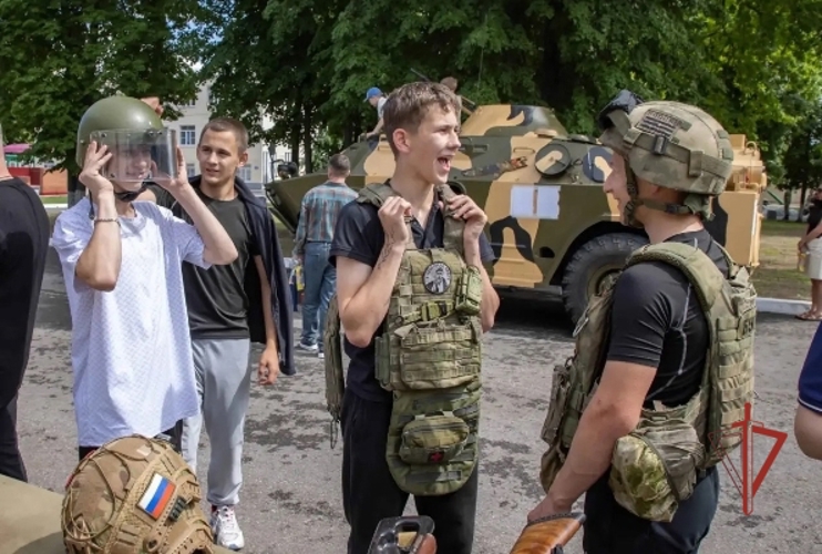 В Димитровграде военнослужащие Росгвардии распахнули двери для юных гостей