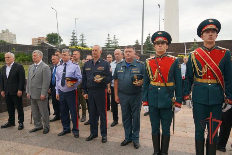 В Ульяновске росгвардейцы почтили память ветеранов боевых действий