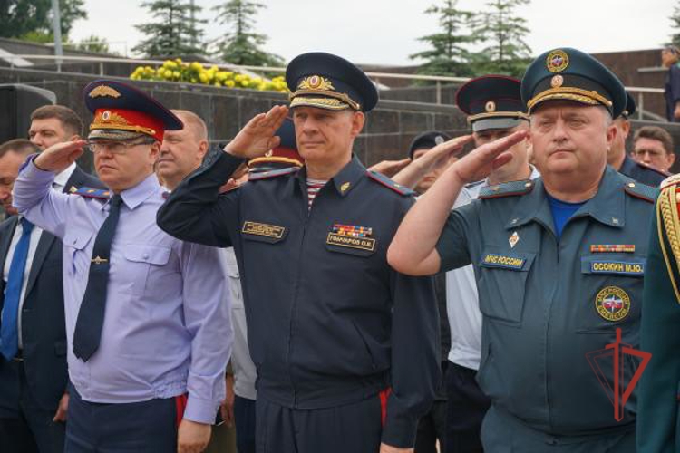 В Ульяновске росгвардейцы почтили память ветеранов боевых действий