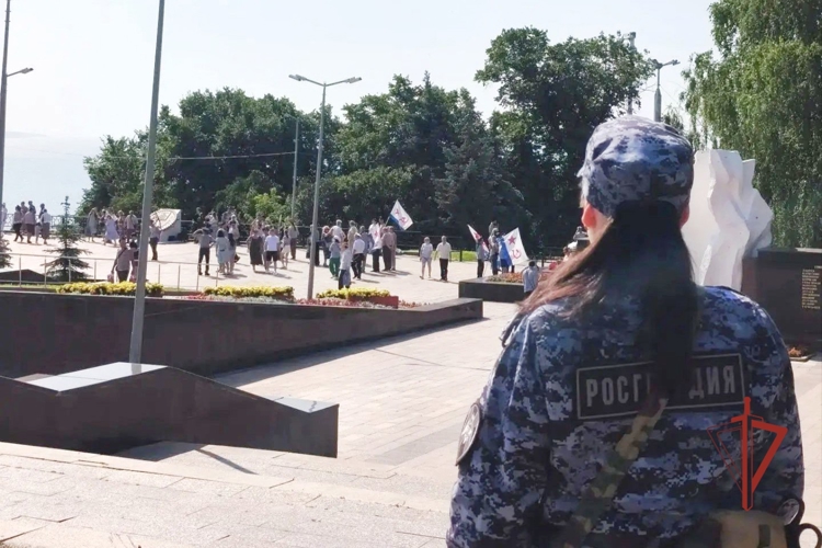 В Ульяновске в День военно-морского флота России росгвардейцы обеспечили охрану общественного порядка
