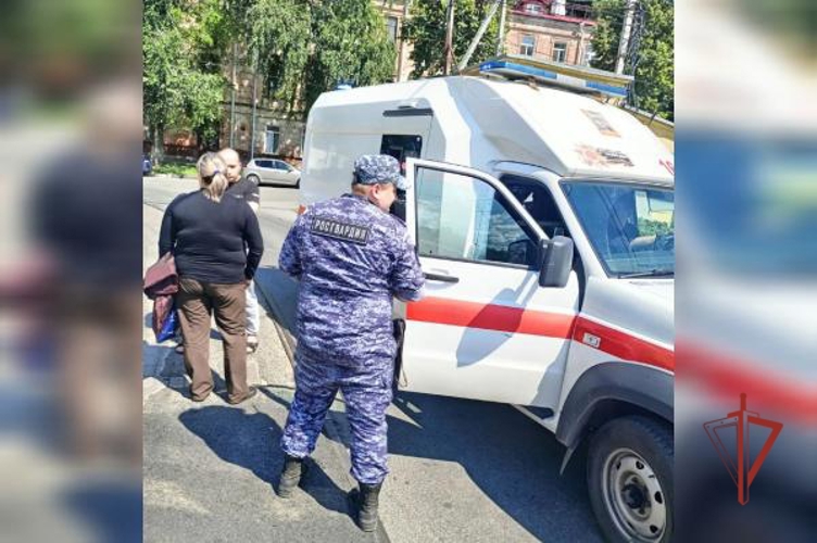Сотрудники Росгвардии оказали помощь на месте ДТП в Ульяновске