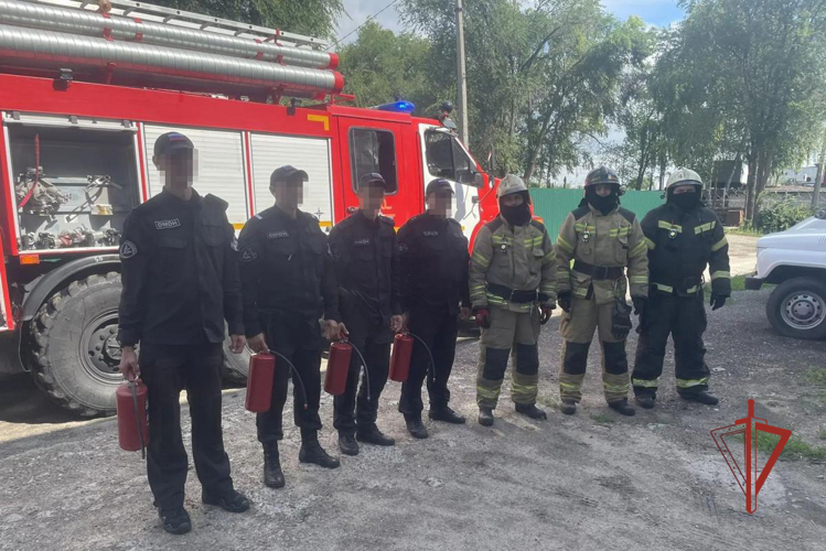 Тренировка на готовность: ОМОН «Симбир» и МЧС отработали действия при пожаре