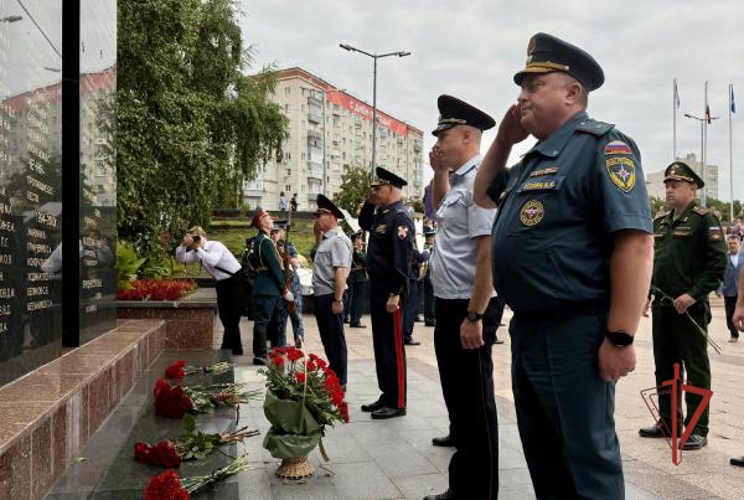 В Ульяновске росгвардейцы почтили память ветеранов боевых действий