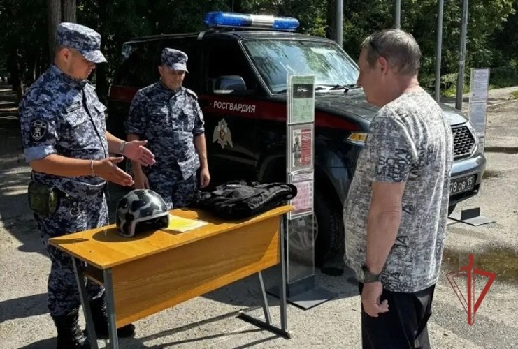 Ульяновские росгвардейцы рассказали о службе на автофестивале