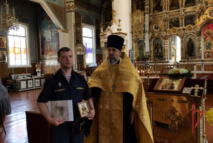 Ульяновским росгвардейцам передали икону святого князя Владимира