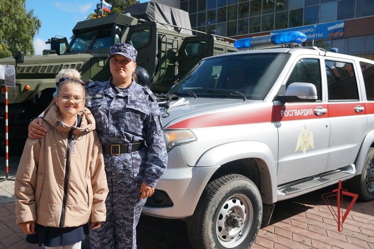 Дети ульяновских росгвардейцев проявили свои таланты в областном конкурсе детских творческих работ «Есть такая профессия – Родину защищать»