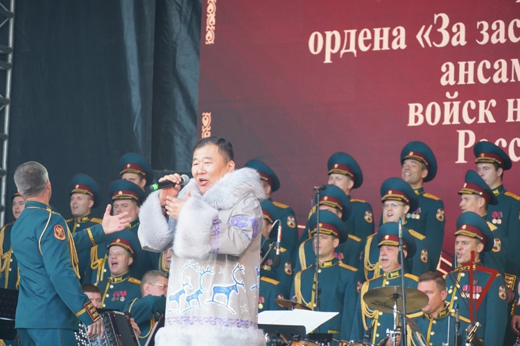 Легендарный ансамбль Росгвардии поздравил ульяновцев с Днем города: город встретил героев сцены овациями