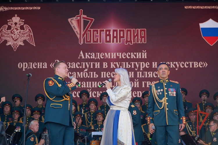 Легендарный ансамбль Росгвардии поздравил ульяновцев с Днем города: город встретил героев сцены овациями