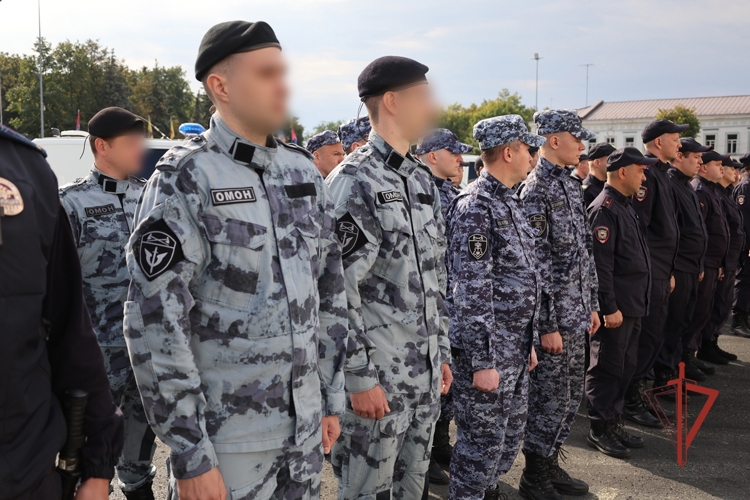 В Ульяновске сотрудники Росгвардии приняли участие в общегарнизонном разводе патрульно-постовых нарядов полиции