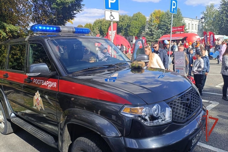 B День города росгвардейцы рассказали ульяновцам о службе в ведомстве 